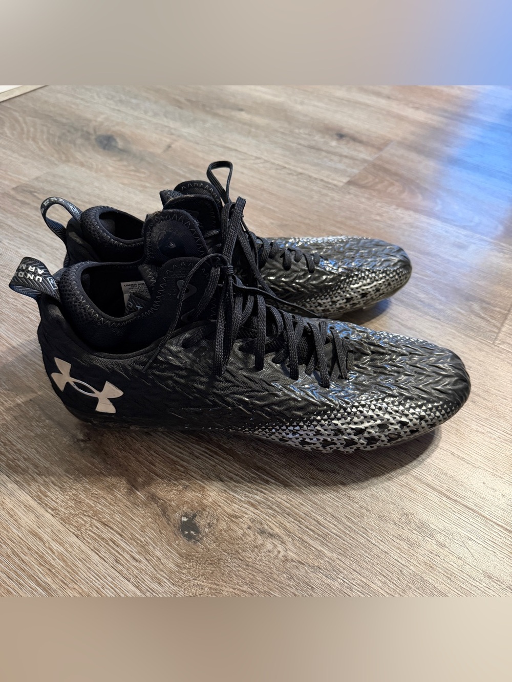 Under Armour Men’s Black and Silver Athletic Cleats